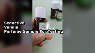 น้ำมันน้ำหอมวานิลลาวีนัสตัวอย่างเข้มข้นสูงสำหรับการผลิตน้ำหอมสำหรับผิวกาย